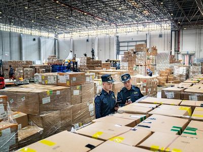 機場海關便利措施助力電子產品進出口快速通關